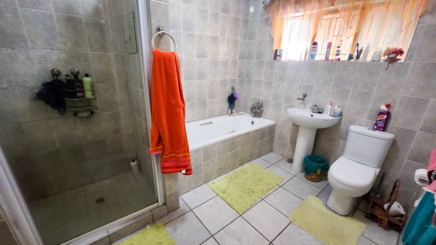 4 Bedroom Property for Sale in Stilfontein Ext 4 North West